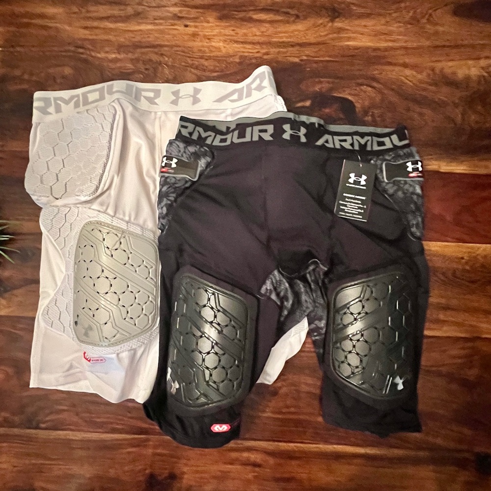 Under Armour Men’s XXL 5 piece Girdle football compression shorts. Set of 2 NWT